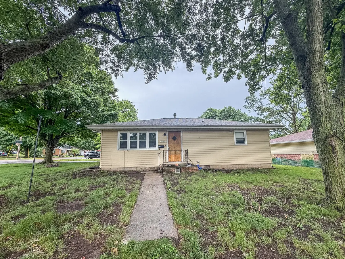 811 N East Street, Leroy, IL 61752 - #1