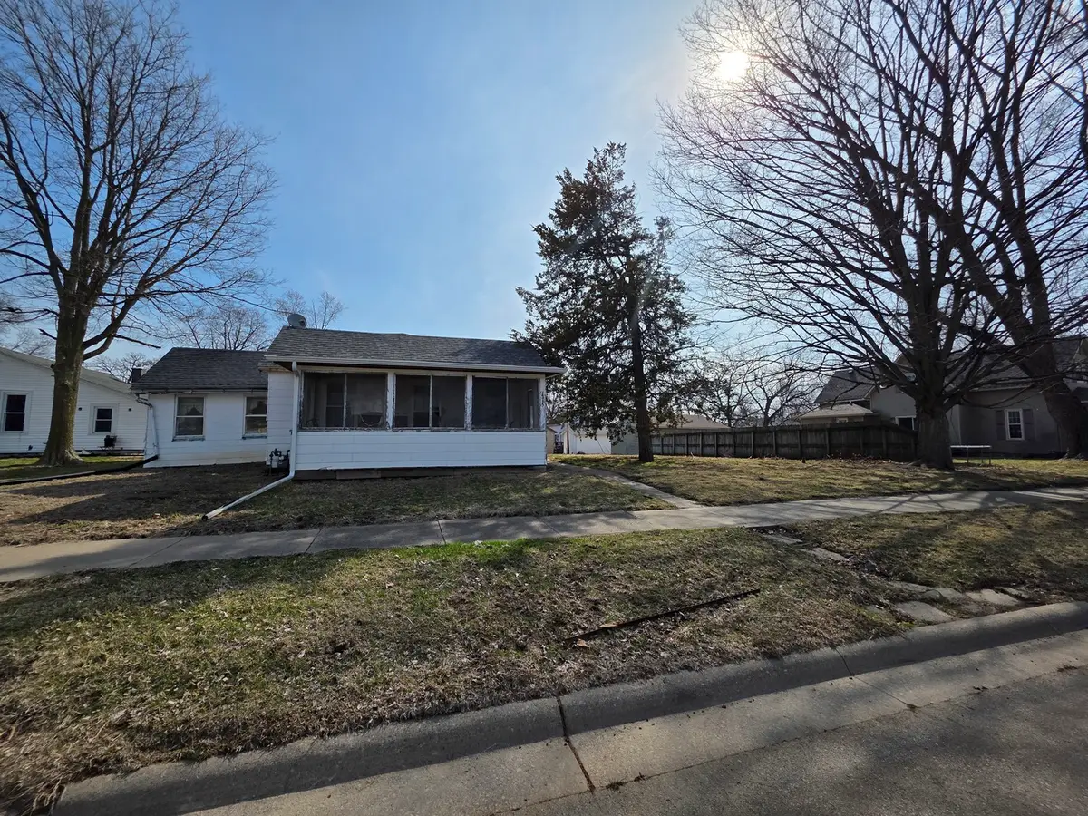 2313 N 7th Street, Clinton, IA 52732 - #1