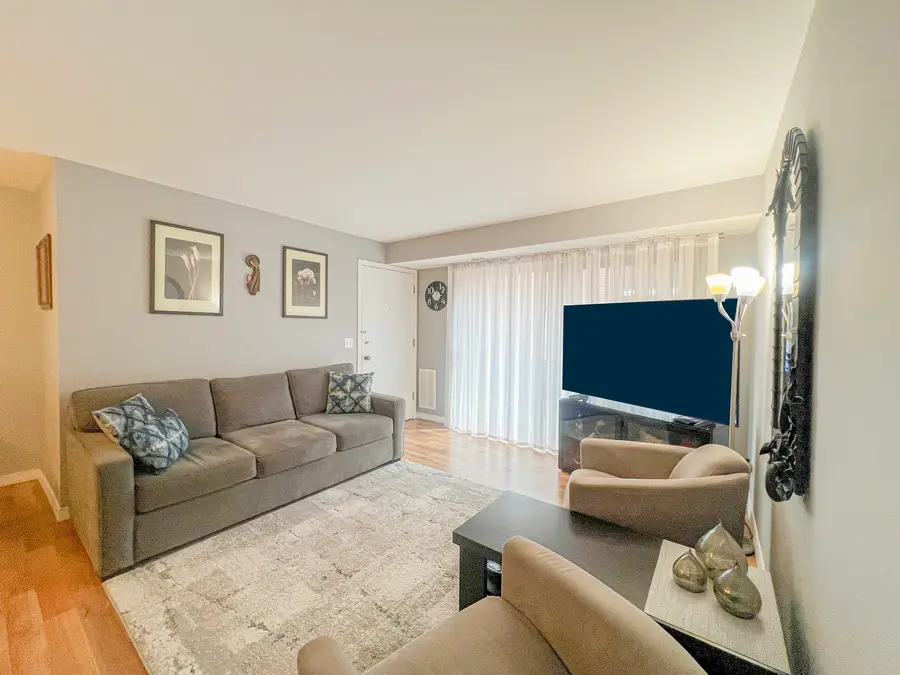 8422 W Catalpa Avenue #202, Chicago, IL 60656 - #3