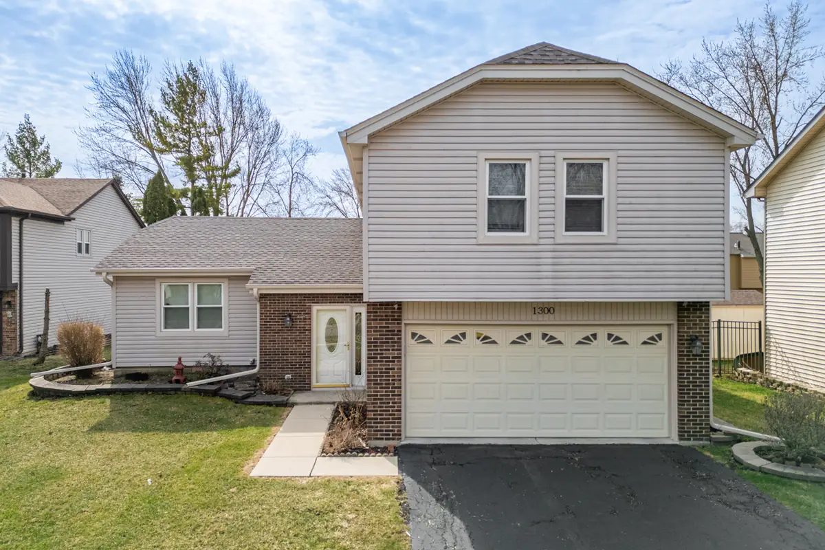 1300 Big Horn Trail, Carol Stream, IL 60188 - #1