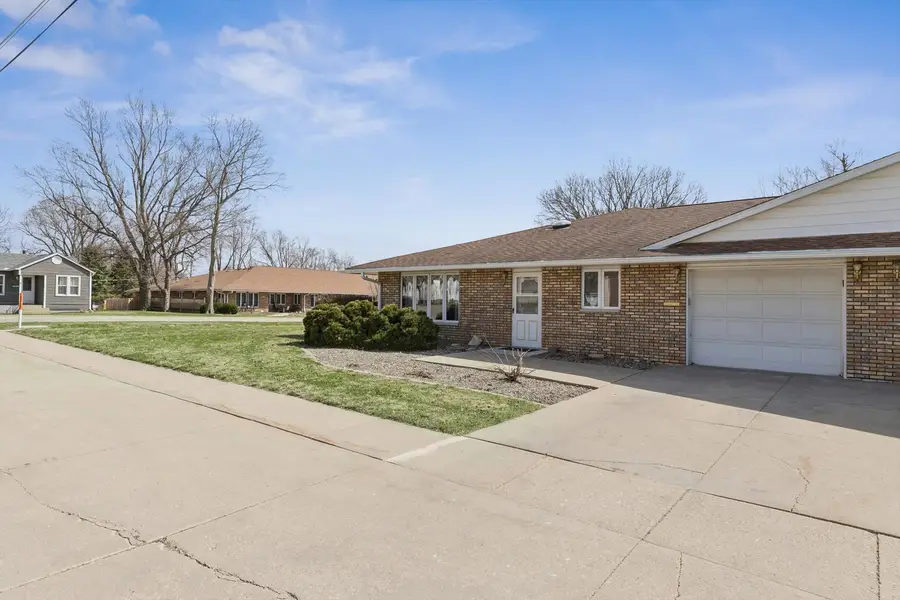 621 4th Avenue #3, Dewitt, IA 52742 - #2