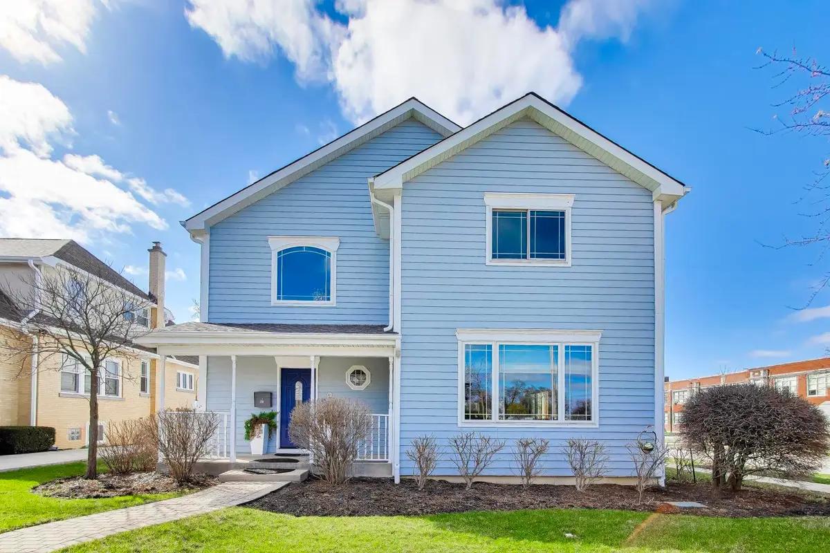 421 W Hawthorne Street, Arlington Heights, IL 60004 - #1