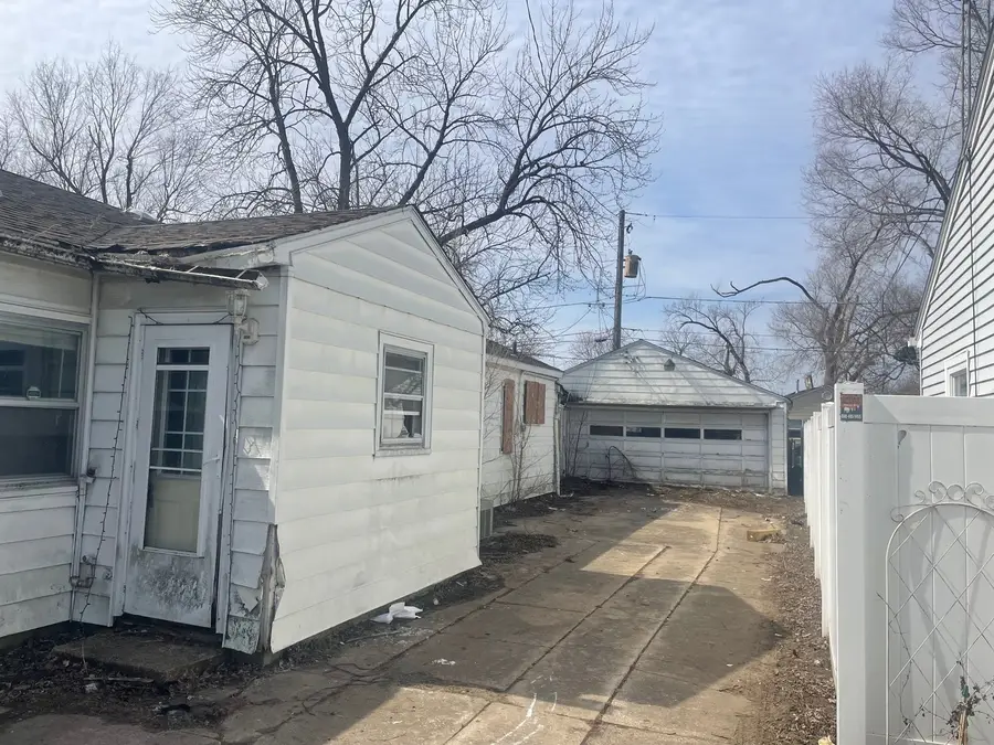 725 Webster Circle E, Kankakee, IL 60901 - #3