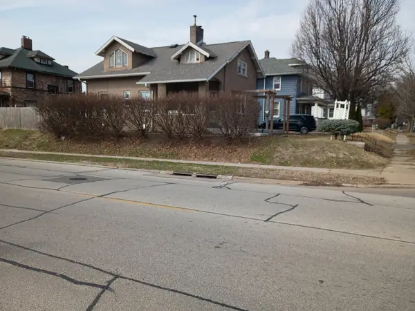 1445 10th Street, Moline, IL 61265