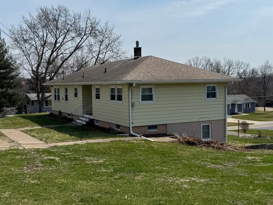 310 Benton Street, Le Claire, IA 52753 - #2