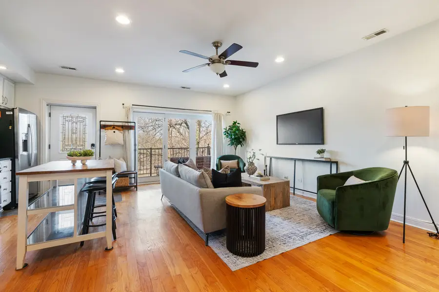 4038 N Kenmore Avenue #3, Chicago, IL 60613 - #3