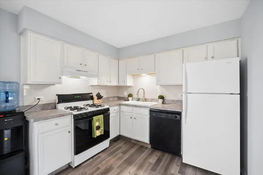 108 S 14th Street #108, Saint Charles, IL 60174 - #3