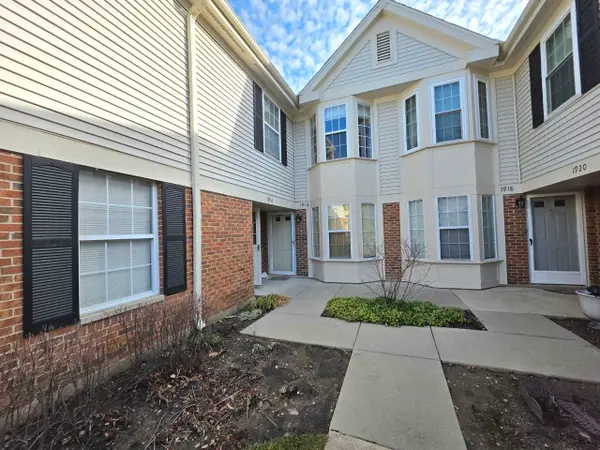 1914 Quaker Hollow Lane, Streamwood, IL 60107