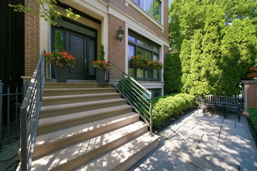 2658 N Mildred Avenue, Chicago, IL 60614 - #2