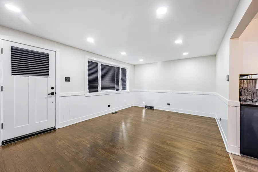 8051 S Escanaba Avenue, Chicago, IL 60617 - #2