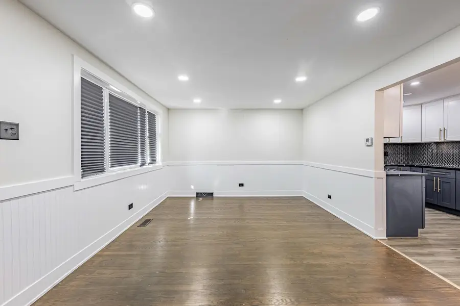 8051 S Escanaba Avenue, Chicago, IL 60617 - #3