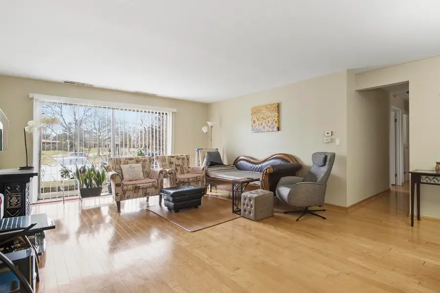 2100 Valencia Drive #114B, Northbrook, IL 60062 - #2