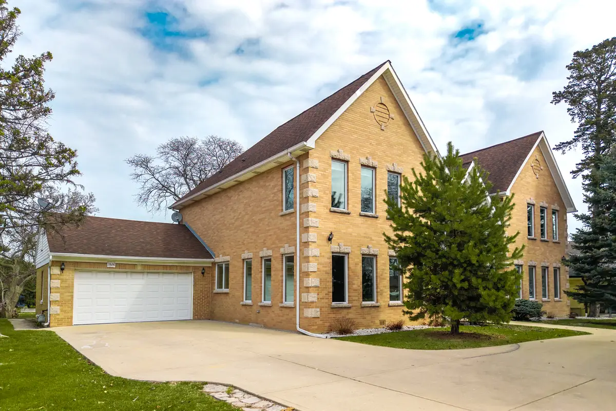332 E Central Road, Arlington Heights, IL 60005 - #1