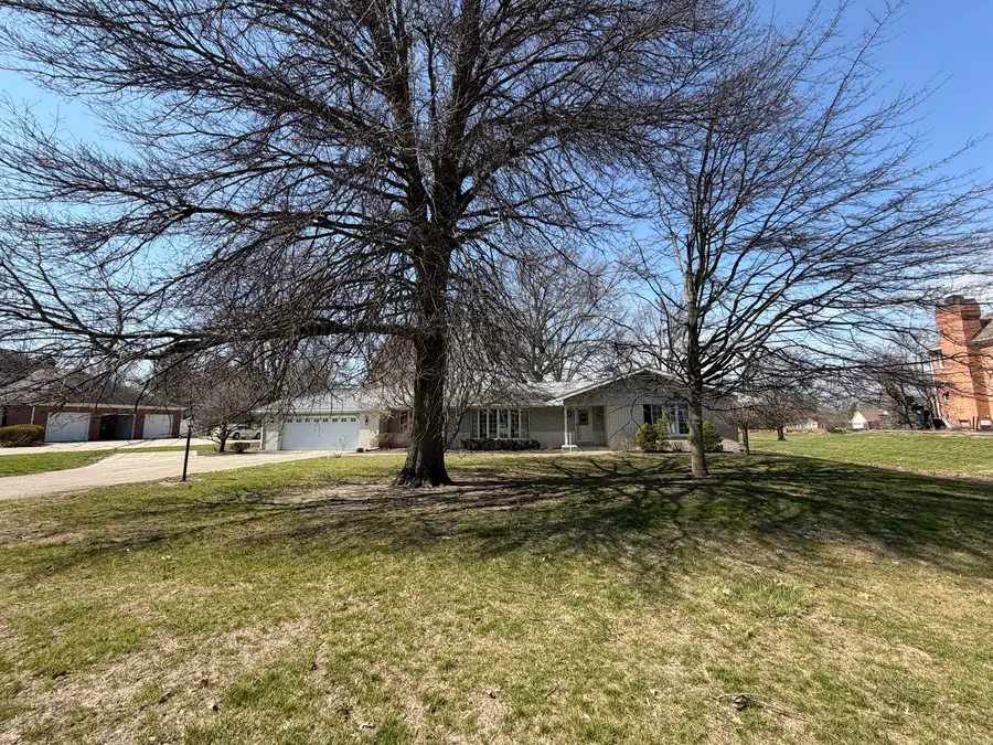 24 S Country Club Road, Mattoon, IL 61938 - #2