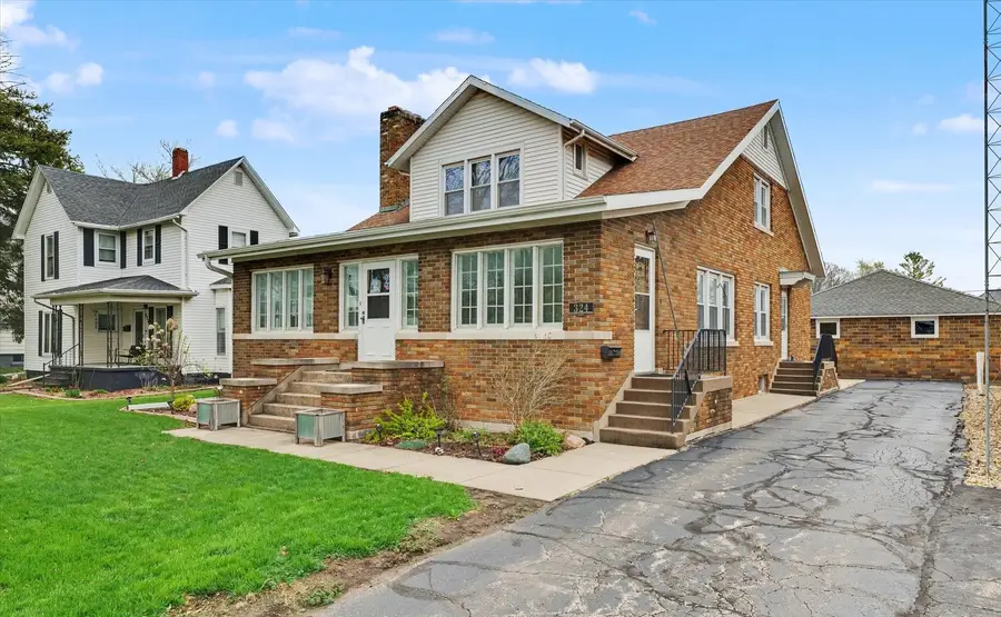 324 S Sangamon Avenue, Gibson City, IL 60936 - #2