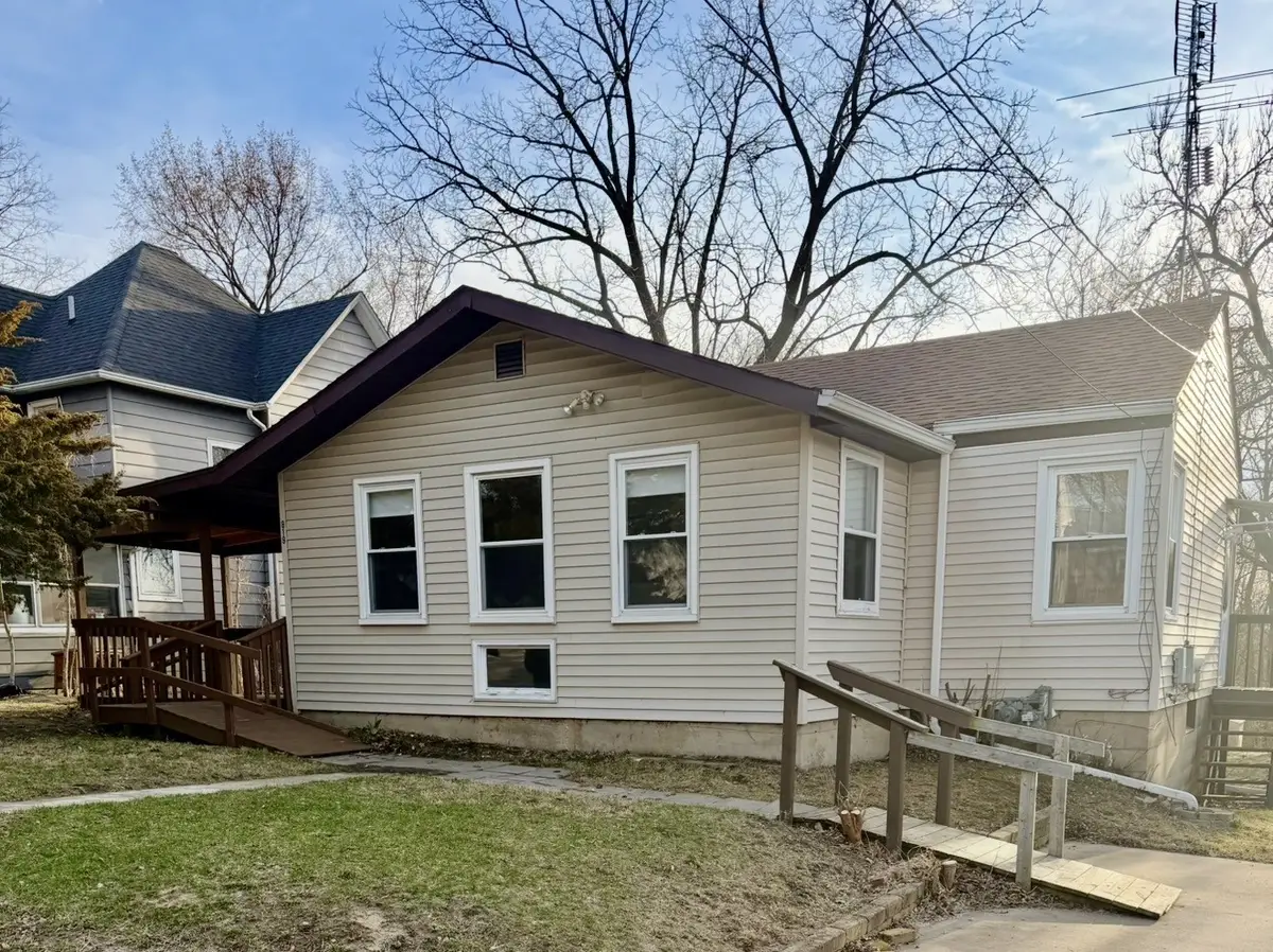 819 Madison Avenue, Dixon, IL 61021 - #1