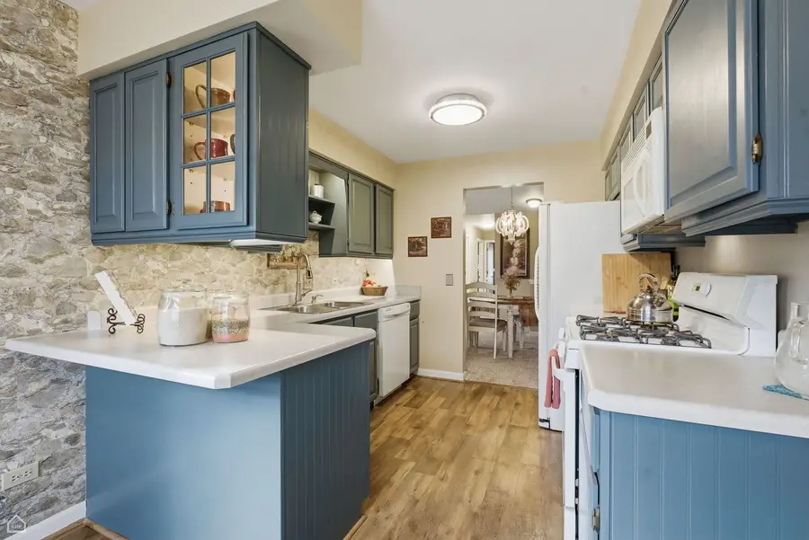 329 Everett Avenue #2B, Crystal Lake, IL 60014 - #3