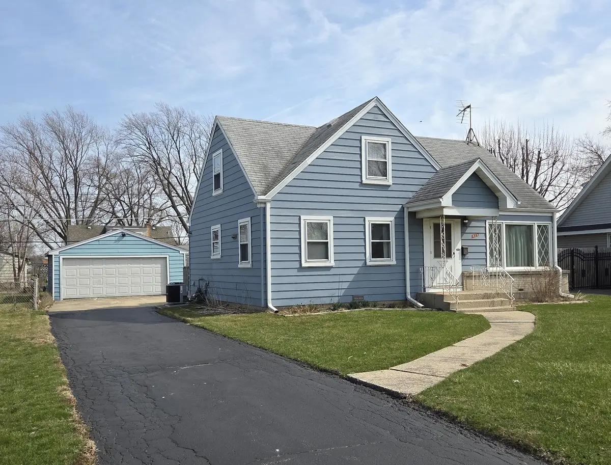 829 N Roy Avenue, Melrose Park, IL 60164 - #1