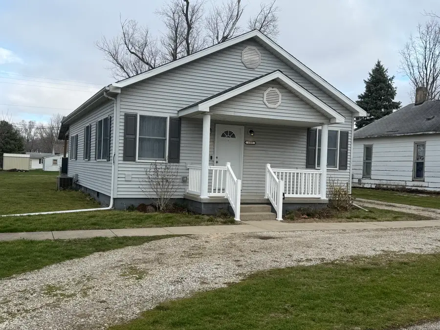 609 E Clay Street, Clinton, IL 61727 - #2