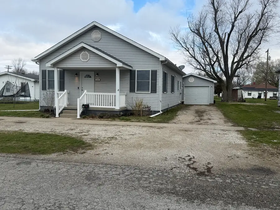 609 E Clay Street, Clinton, IL 61727 - #3