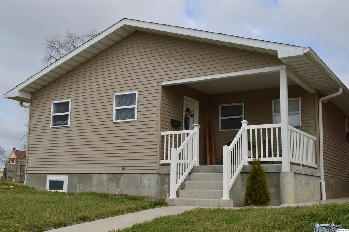 921 Adams, Quincy, IL 62301 - #1