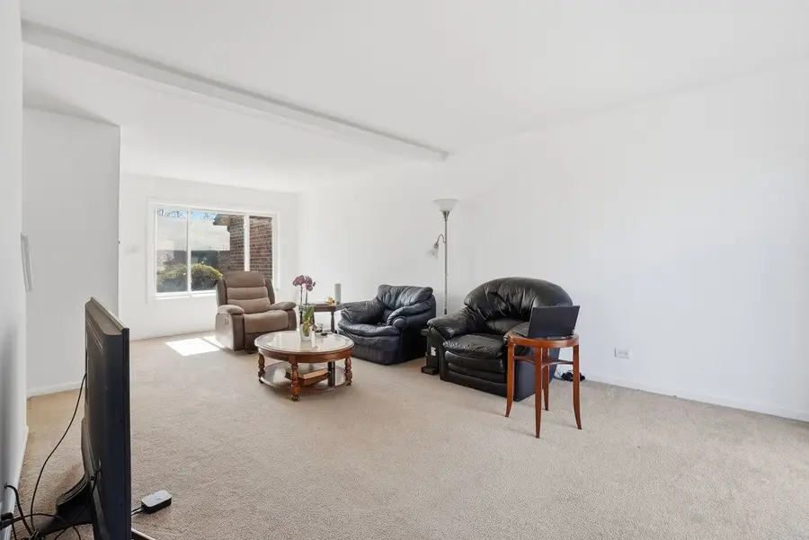 18W274 Kirkland Lane, Villa Park, IL 60181 - #2