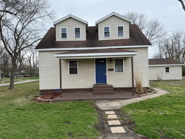 111 E Peach Street, Centralia, IL 62801 - #1