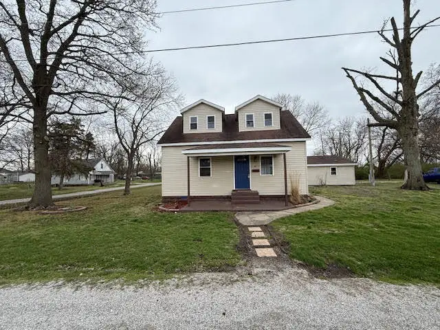 111 E Peach Street, Centralia, IL 62801 - #3