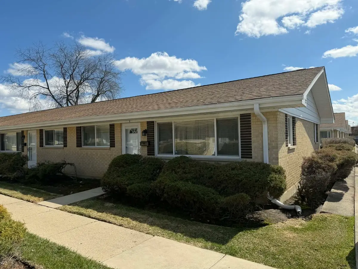 813 Valley Stream Drive #D, Wheeling, IL 60090 - #1