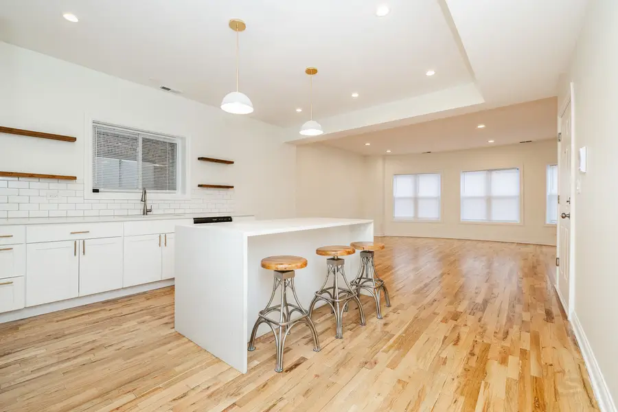 6711 S Paxton Avenue, Chicago, IL 60649 - #3