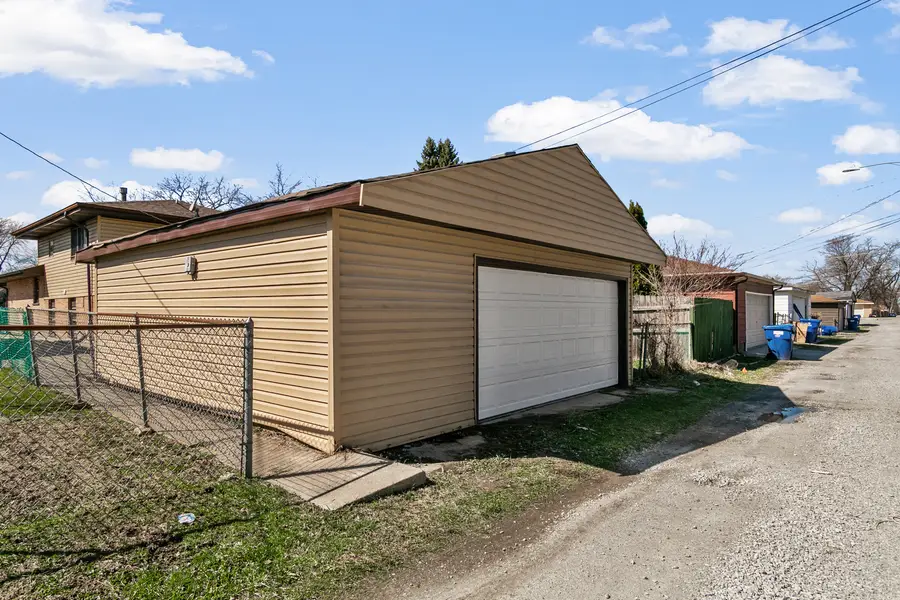 14129 S Hoxie Avenue, Burnham, IL 60633 - #3