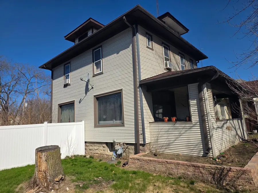 657 S Poplar Avenue, Kankakee, IL 60901 - #2