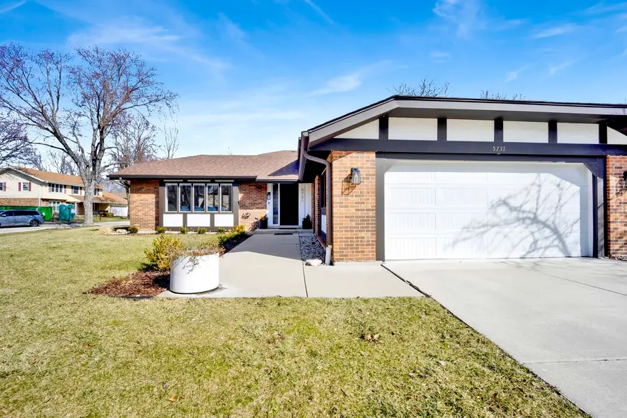 5731 Doe Circle, Westmont, IL 60559 - #2