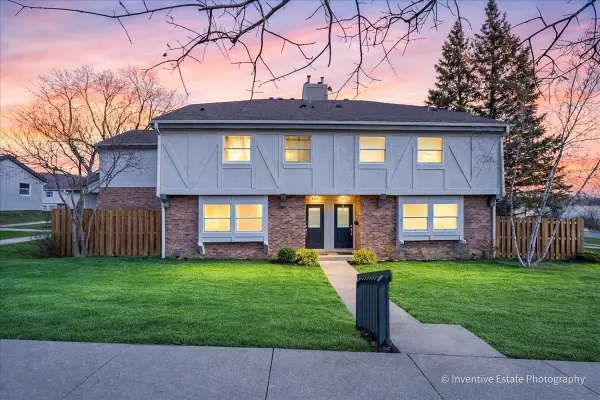 884 Bristol Drive, Barrington, IL 60010