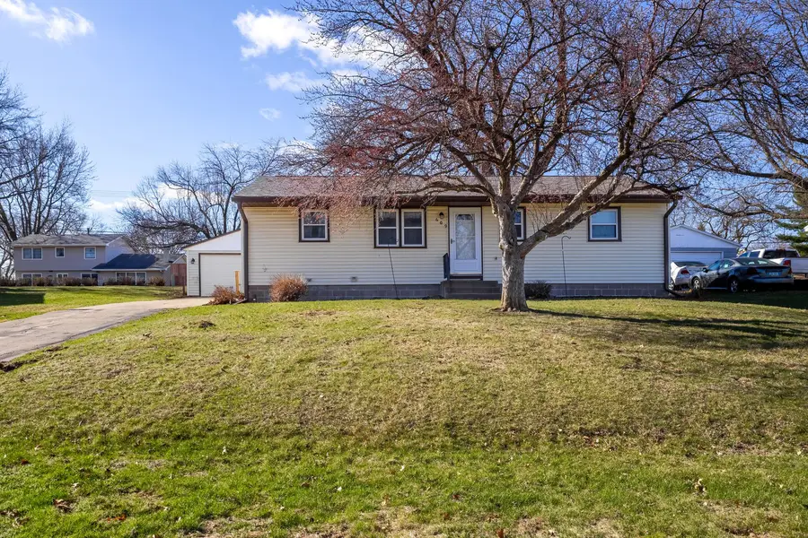 609 W Leclaire Road, Eldridge, IA 52748 - #2