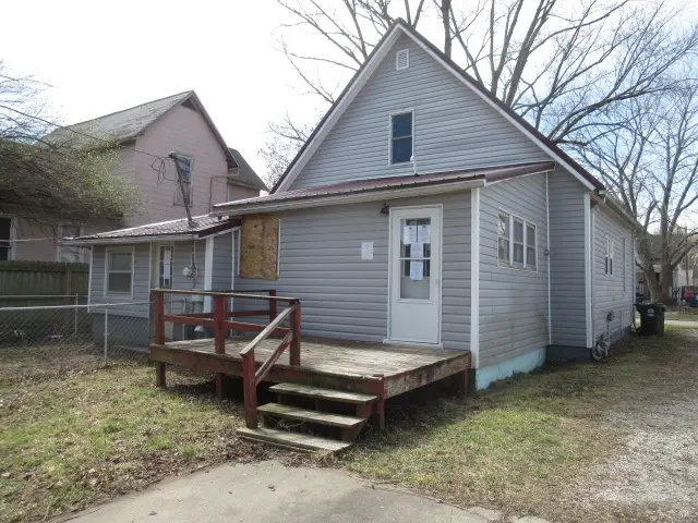 1208 Marshall Avenue, Paris, IL 61944 - #2