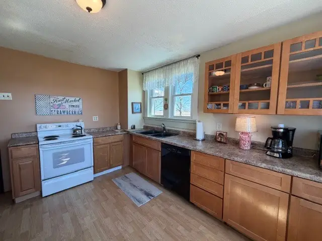 915 E Emery Road, Maroa, IL 61756 - #3