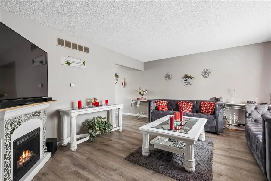 1317 Monomoy Street #E, Aurora, IL 60506 - #3