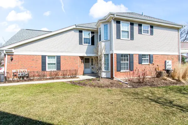 1233 S Wellington Court, Buffalo Grove, IL 60089