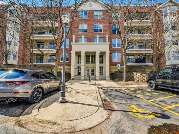 3135 Town Square Drive #104, Rolling Meadows, IL 60008