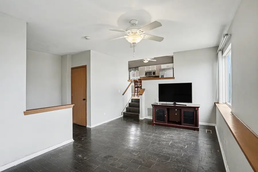 909 Mission Boulevard, Joliet, IL 60436 - #3