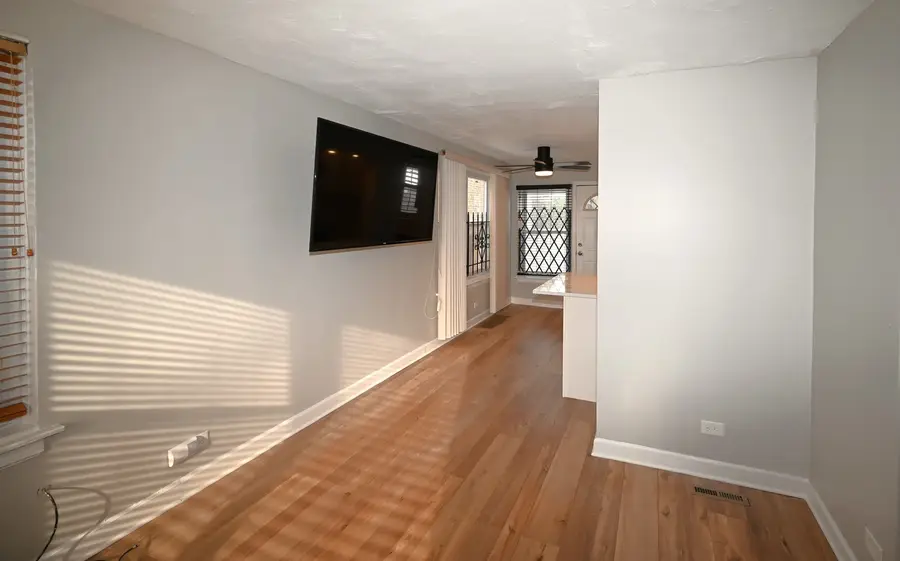 7927 S Jeffery Boulevard, Chicago, IL 60617 - #3