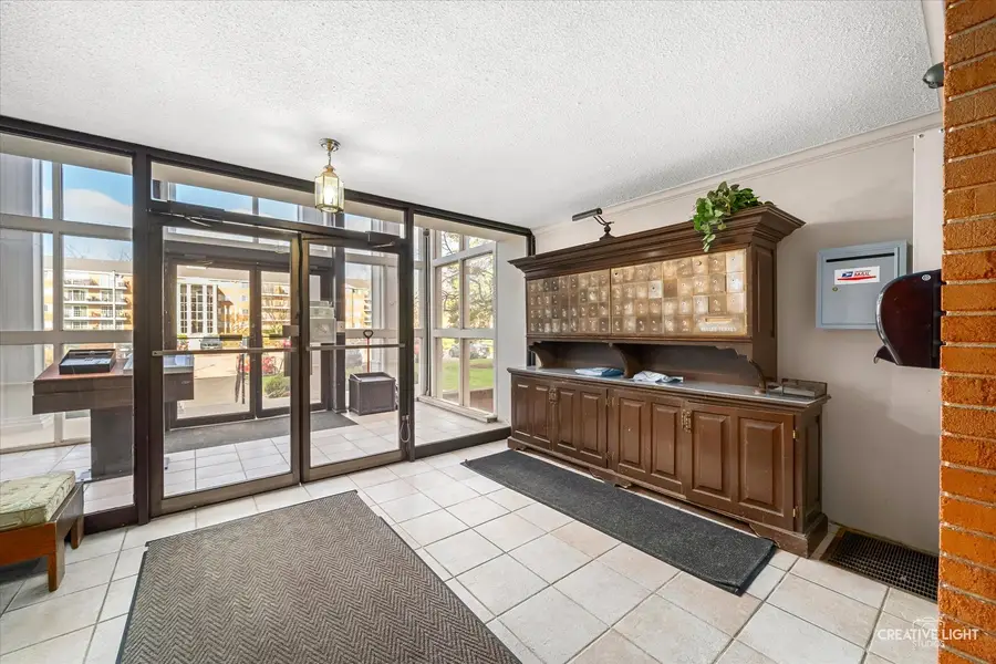 1050 N Farnsworth Avenue #403, Aurora, IL 60505 - #2