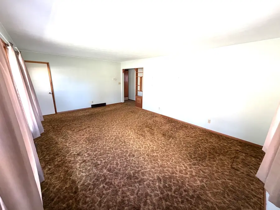 123 32nd Avenue N, Clinton, IA 52732 - #3