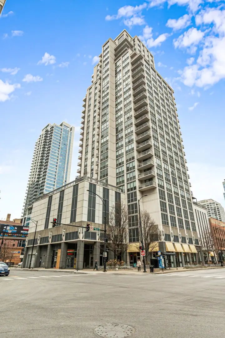 200 W Grand Avenue #2103, Chicago, IL 60654 - #1