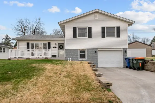 2225 Hillandale Road, Davenport, IA 52804