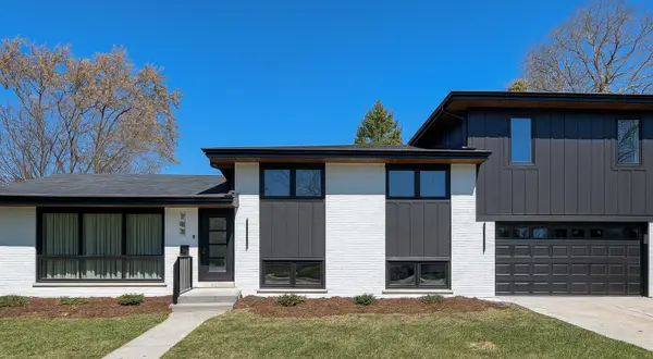 703 N Gibbons Avenue, Arlington Heights, IL 60004