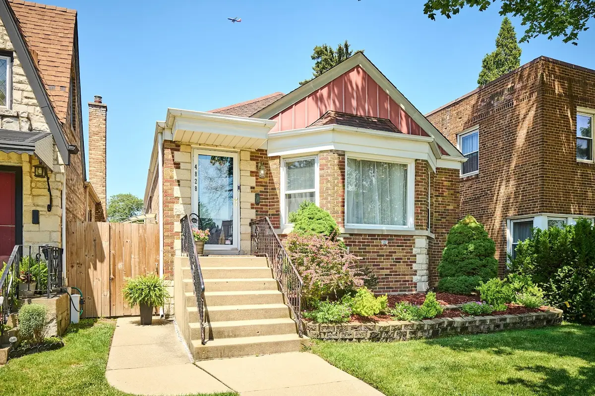 4828 W Berwyn Avenue, Chicago, IL 60630 - #1