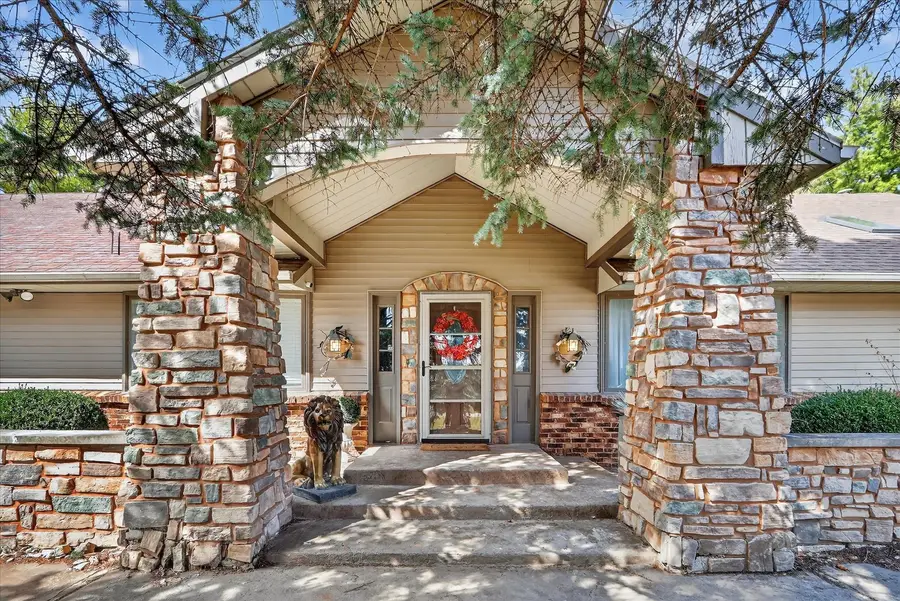 5992 Palisades Parkway, Rockford, IL 61109 - #3