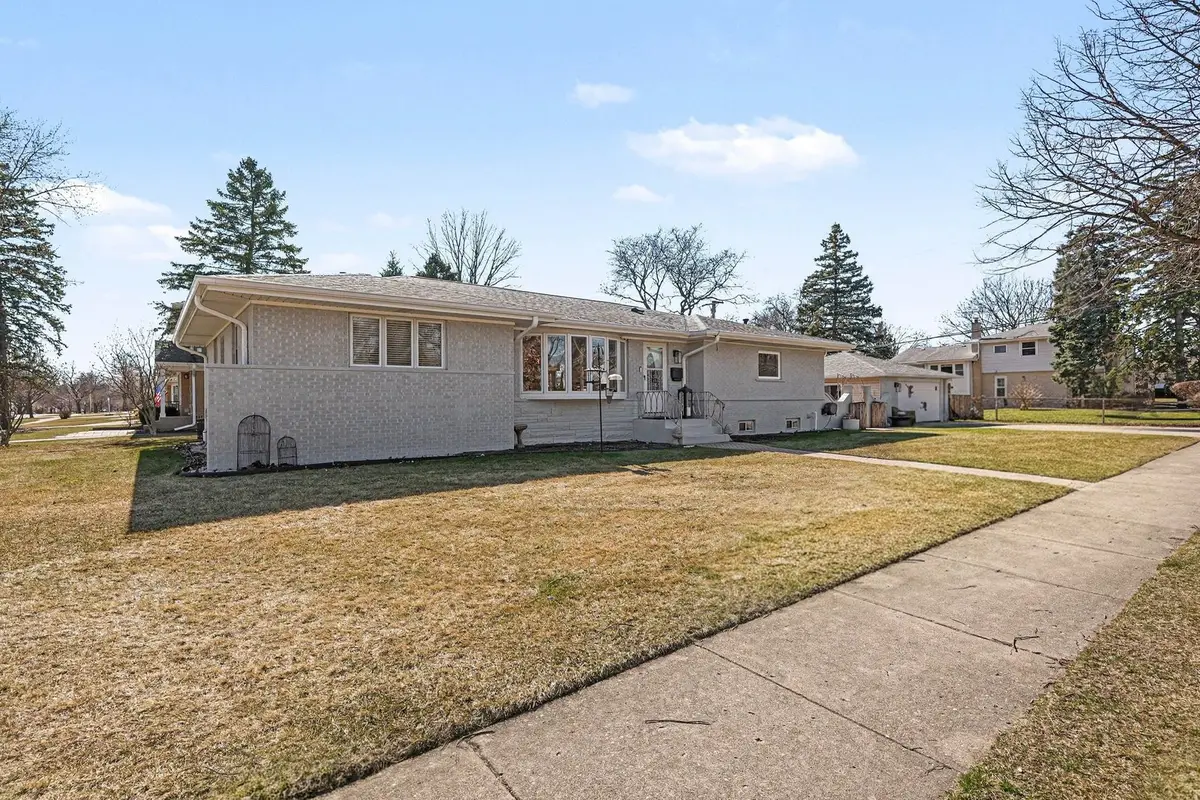 1515 E Oakton Street, Arlington Heights, IL 60004 - #1